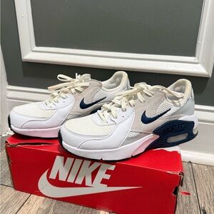 Nike Low-Top Sneakers - White, Cream & Navy